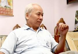 GS Phạm Duy Hiển nhận giải thưởng Phan Châu Trinh