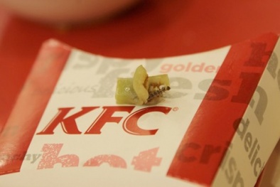 Hà Nội: Phát hiện sâu trong suất ăn KFC