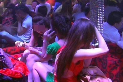 Hàng trăm cảnh sát đột kích vũ trường không thu được gì!