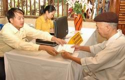 Phát lương hưu qua bưu điện