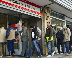 Thất nghiệp, người dân lũ lượt rời khỏi Tây Ban Nha