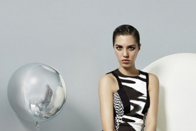 Tạo phong cách mới cùng thời trang Karen Millen