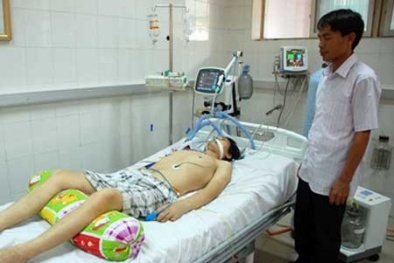 Bệnh nhân vái lạy bác sĩ mới cho thở oxy