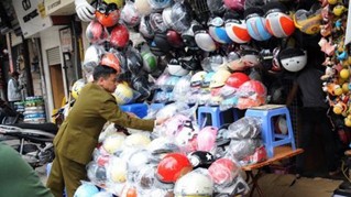 Bộ Công an yêu cầu tăng cường xử lý vi phạm về mũ bảo hiểm