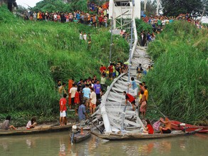 4 người chết vì sập cầu ở Thái Lan