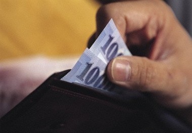 Tình phí - ai trả?