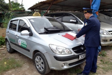 Vợ chồng người Úc nhận lại tiền từ hãng taxi chặt chém