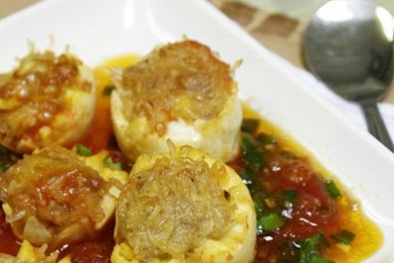 Đậm đà trứng thịt  sốt cà chua