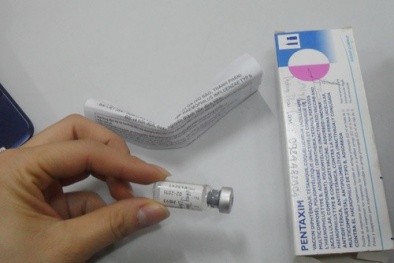 Y tá “ăn bớt” vắc xin bị đuổi việc