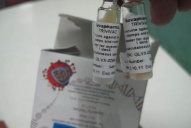 Tiêm vắc xin "quá đát" cho trẻ