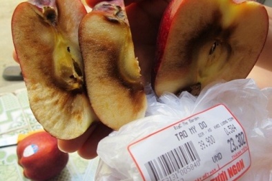 Big C bán táo thối, bánh chưng bốc mùi