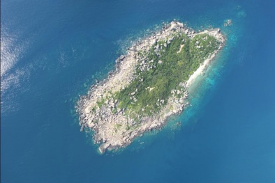 Máy bay không người lái bay ra biển Đông