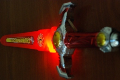 Đồ chơi bạo lực “sốt hàng”