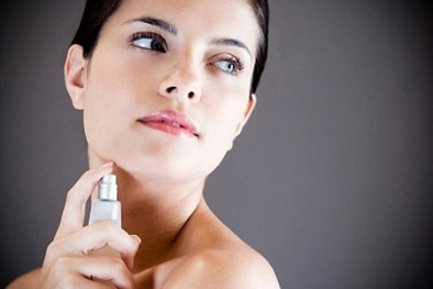 Những vị trí không nên xịt nước hoa trên cơ thể