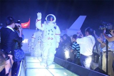 Tìm người Việt bay vào vũ trụ hay chiêu quảng bá thương hiệu?