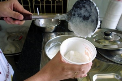 Cháo dinh dưỡng không đảm bảo... dinh dưỡng