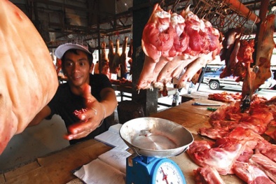 Dùng chất sát khuẩn làm tươi thịt thối