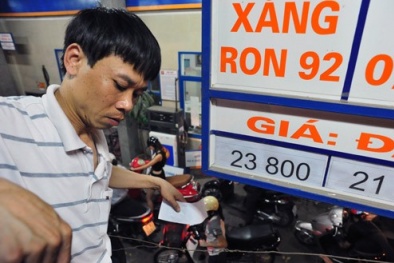 Xăng tăng giá gần 400 đồng/lít