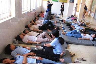 Ngộ độc tập thể, 90 công nhân Foremart nhập viện