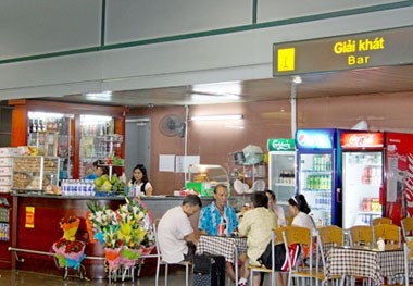 Nhiều sai phạm về giá dịch vụ, hàng hóa tại sân bay Nội Bài
