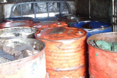 Bắt giữ vụ vận chuyển 1.500 lít dầu thải trái phép