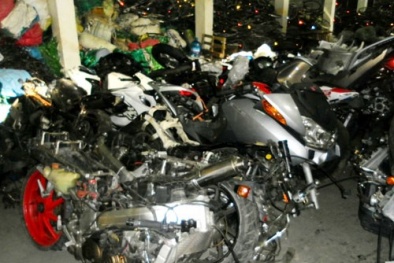 Tạm giữ hàng trăm mô tô “khủng” tại cảng Hải Phòng