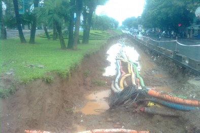 Hà Nội lại phá phân cách để mở rộng đường