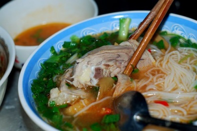 Người tiêu dùng dè chừng bún, phở