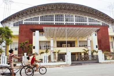 Xây sân vận động "tổ chim" để... nuôi dê