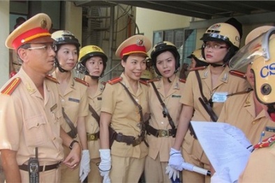Hóa trang kiểm tra Cảnh sát giao thông địa phương
