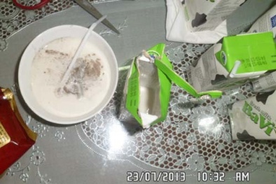 "Tá hỏa" vì uống sữa Ba Vì chứa vật thể lạ