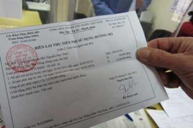 Cán bộ đi thu phí xe máy phải có hóa đơn