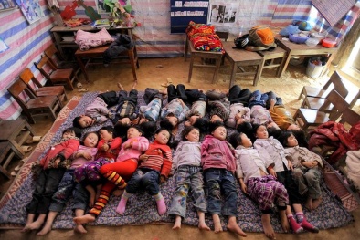 Bức ảnh giấc ngủ trưa của trẻ vùng cao làm lay động lòng người