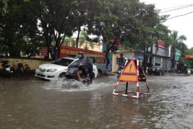 Cứ bão về, Hà Nội lại thành...sông