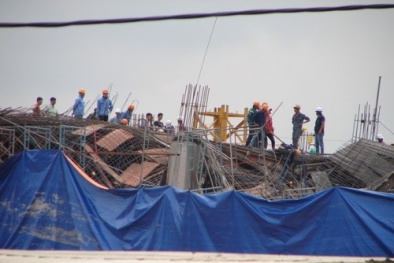 Tầng 1 tòa nhà Lotte Mart đổ sập