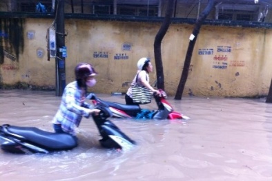 Hà Nội xả nước sông Nhuệ, ngập cục bộ nặng hơn