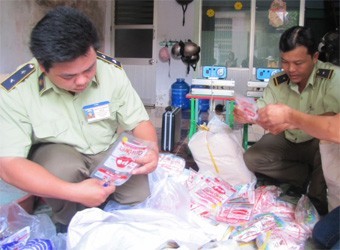 Bắt giữ đối tượng làm giả bột ngọt