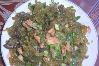 Săn rêu đá trên đỉnh Nga Sơn về... ăn