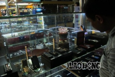 Sân bay Nội Bài bán hàng nhái tràn lan