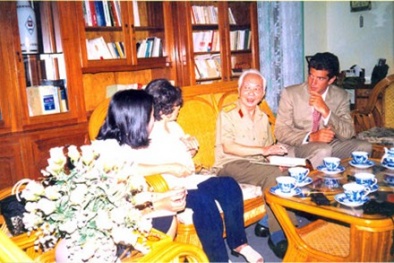 Đại tướng Võ Nguyên Giáp trò chuyện gì với con trai John Kennedy?