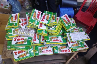 Phát hiện cơ sở sản xuất bán hàng nghìn thuốc ép chín hoa quả