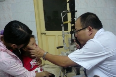 Phác đồ điều trị đau mắt đỏ mới nhất của BV Nhi Trung ương