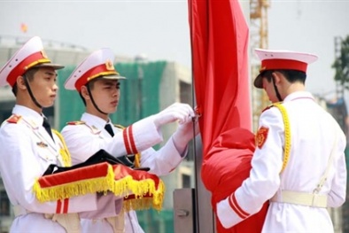 Lễ treo cờ phủ Quốc tang Đại tướng Võ Nguyên Giáp