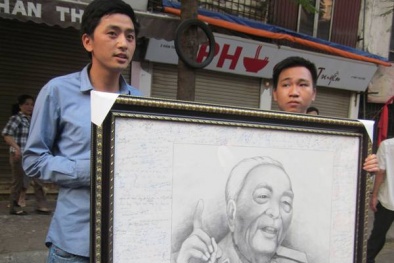 Trắng đêm vẽ chân dung Đại tướng với hàng trăm dòng lưu bút