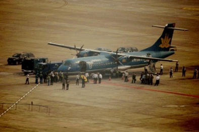 Chuyên cơ  ATR 72 chở linh cữu Đại tướng Võ Nguyên Giáp cất cánh