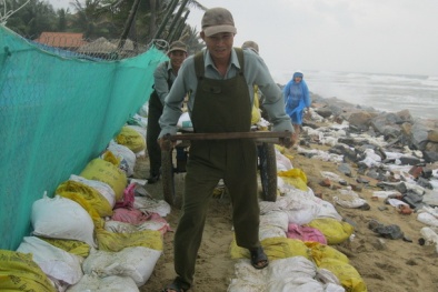 Bão số 11: Lãnh đạo địa phương 'trực chiến'