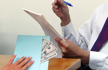 Tham nhũng gây thất thoát hàng trăm tỷ đồng