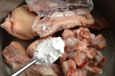 Nhà hàng, quán ăn dùng bột làm sạch bồn cầu nấu cho khách?