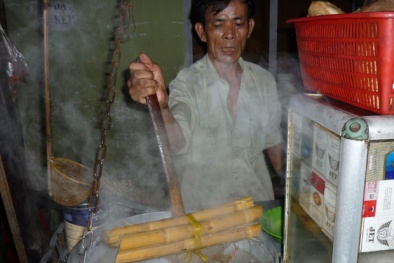 Hủ tíu gõ bắt đầu thưa khách ăn