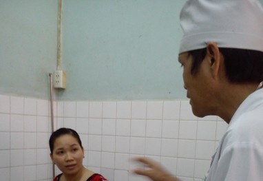 Tiêm vắc xin Quinvaxem 27 trẻ nhập viện